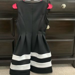 Apt 9 black and white dress. Size petite small.